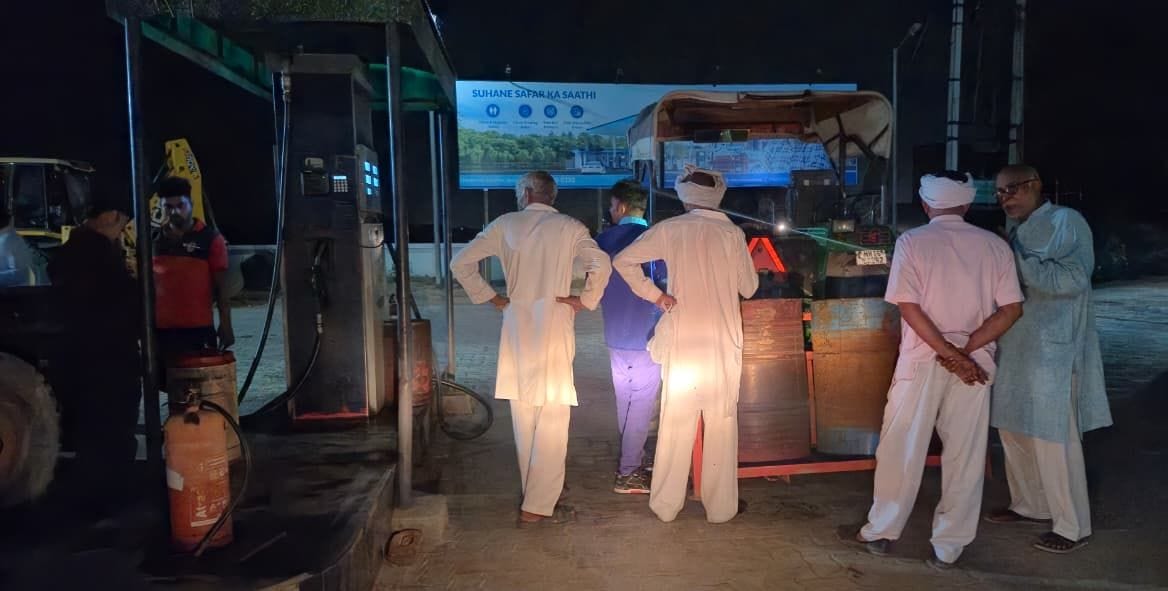 Rumors of fuel shortage at petrol pumps create panic among drivers
