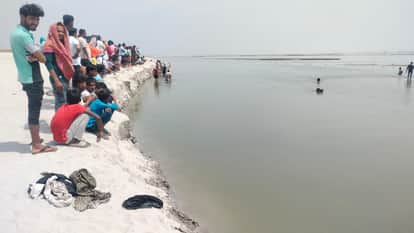 Bihar News Two Sisters Drown in Vaishali Tragedy Strikes During Bath in the Ganges vaishali News