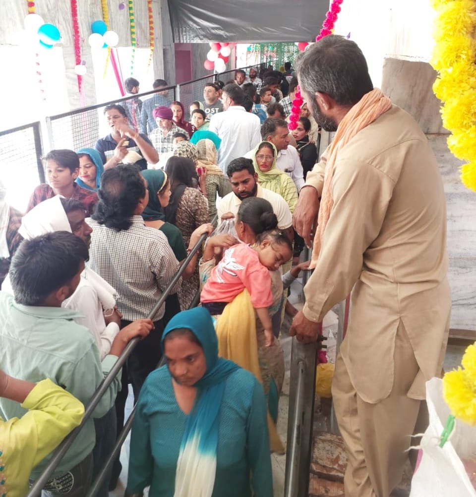 Worship of 1008 girls on Durga Maha Ashtami festival, devotees thronged the feast.