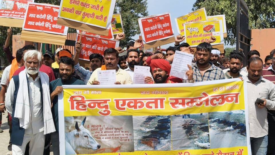 Hindu organizations took to the streets to protest against cow slaughter.