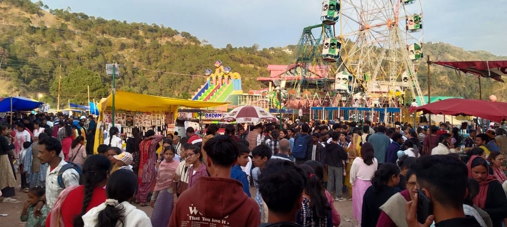 Crowds gathered on the last day of the Maa Mansa Devi fair, shopping in full swing
