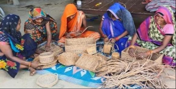 More than 20 women are earning money by making products from water hyacinth.
