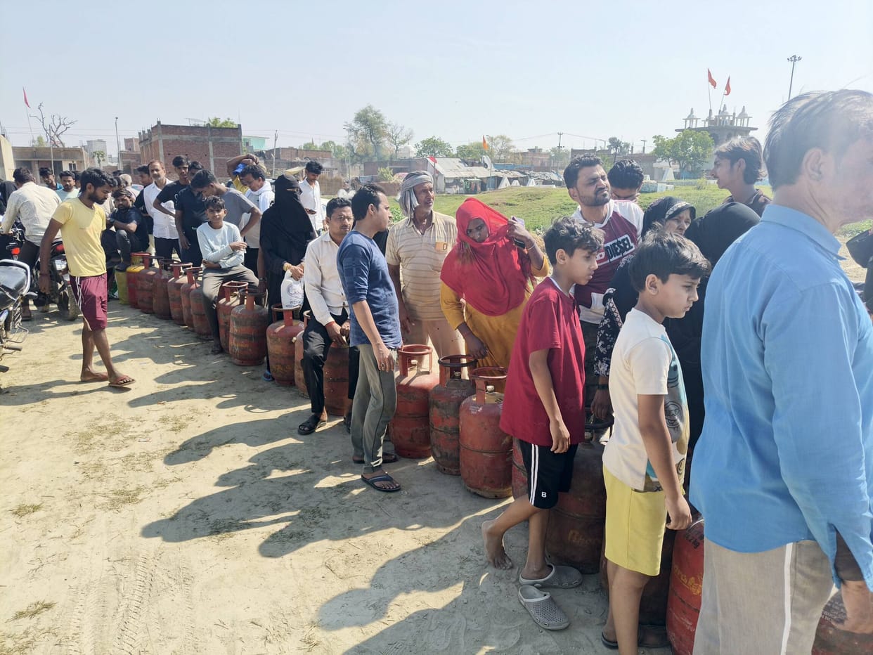 Gas shortage persists, long queues continue