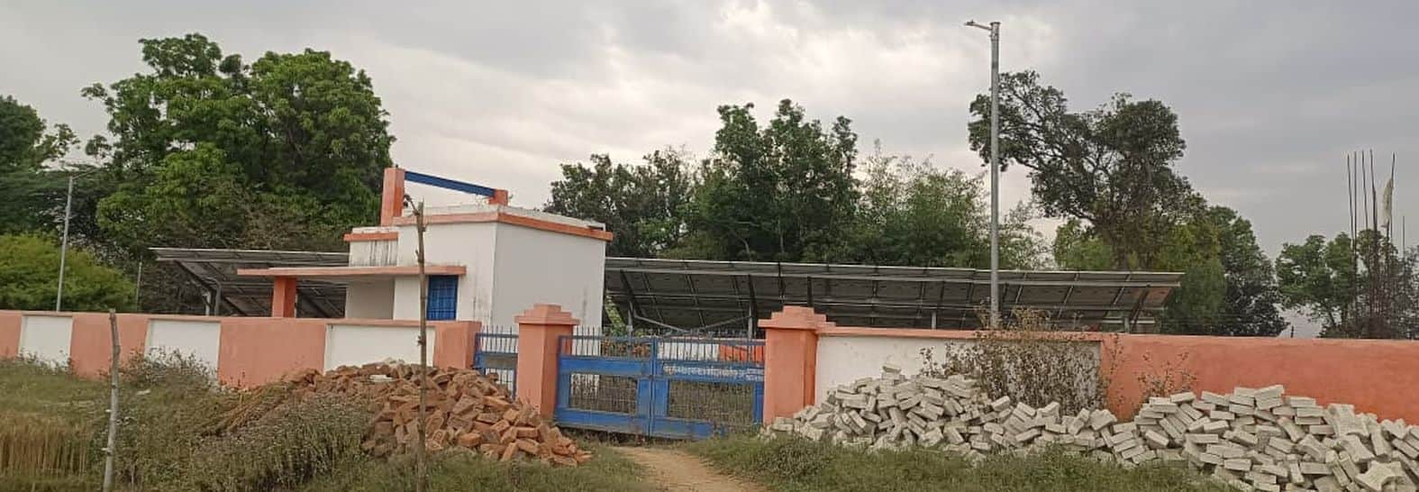 लंभुआ के रिखपुर में अधूरा पड़ा नलकूप।