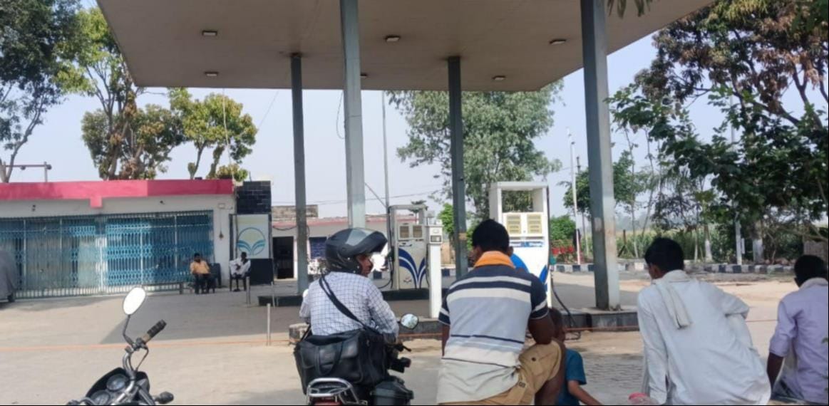 Stopped from giving diesel in cans, farmers return empty handed