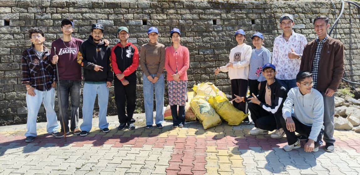 महात्मा गांधी राजकीय इंजीनियरिंग कॉलेज कोटला के स्वयंसेवियों ने सफाई अभियान चलाकर एकत्रित किया 