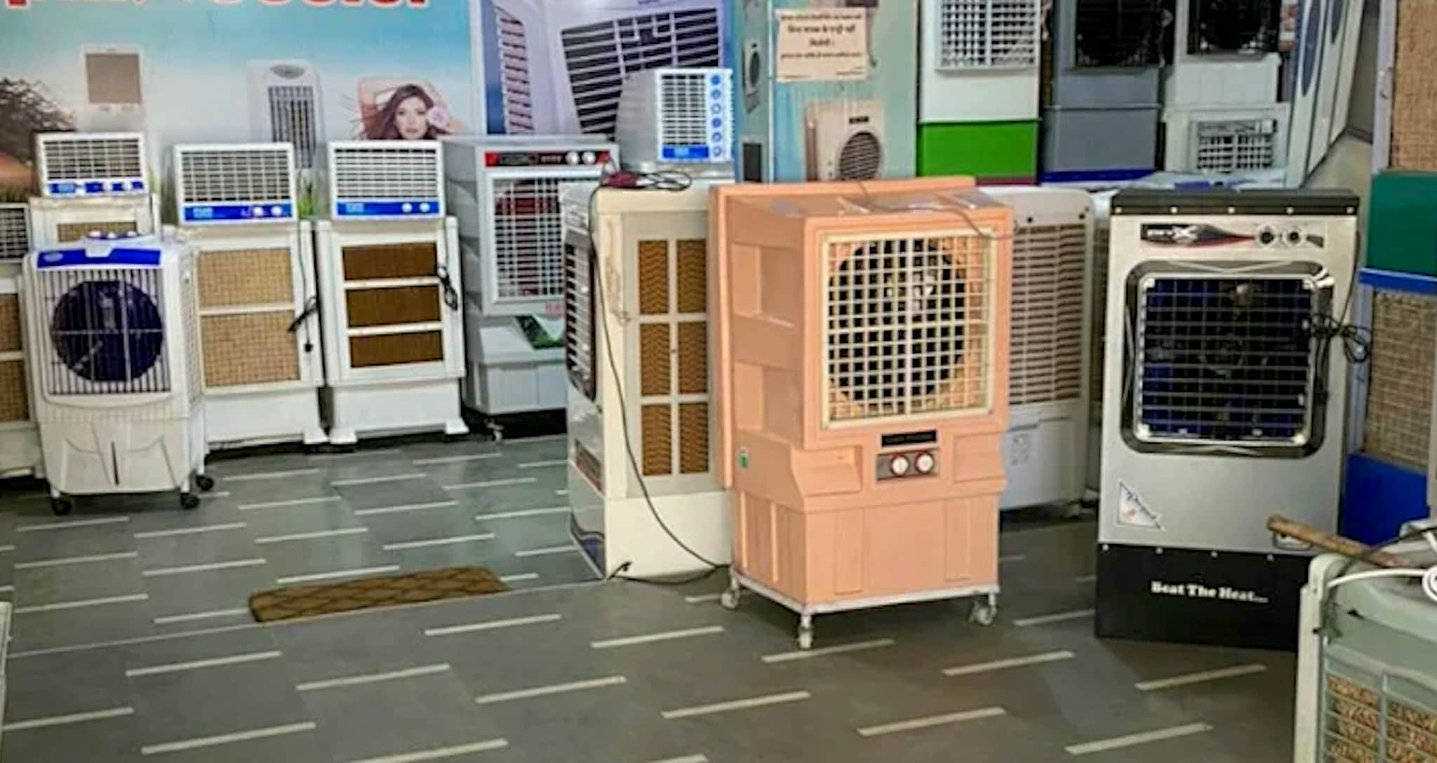 मालीवाड़ा बाजार में बिकते कूलर। संवाद