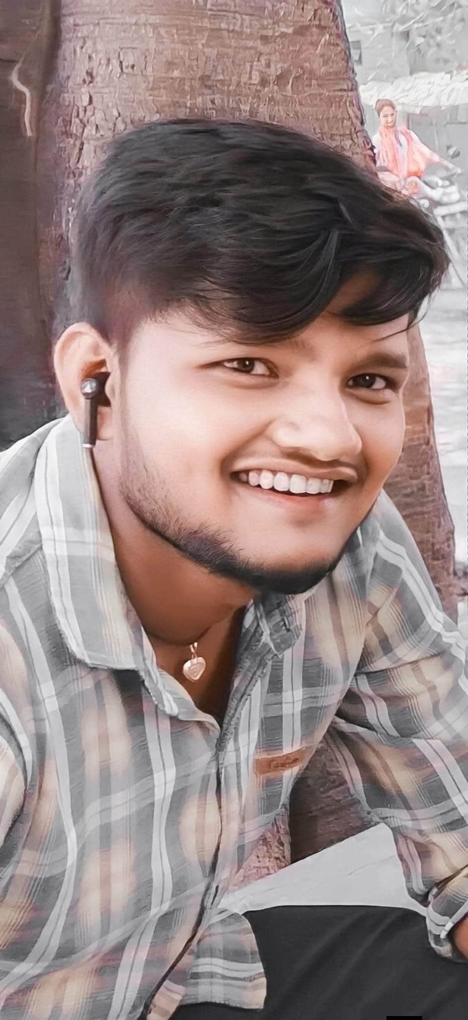 मृतक अभिषेक  की फाइल फोटो।