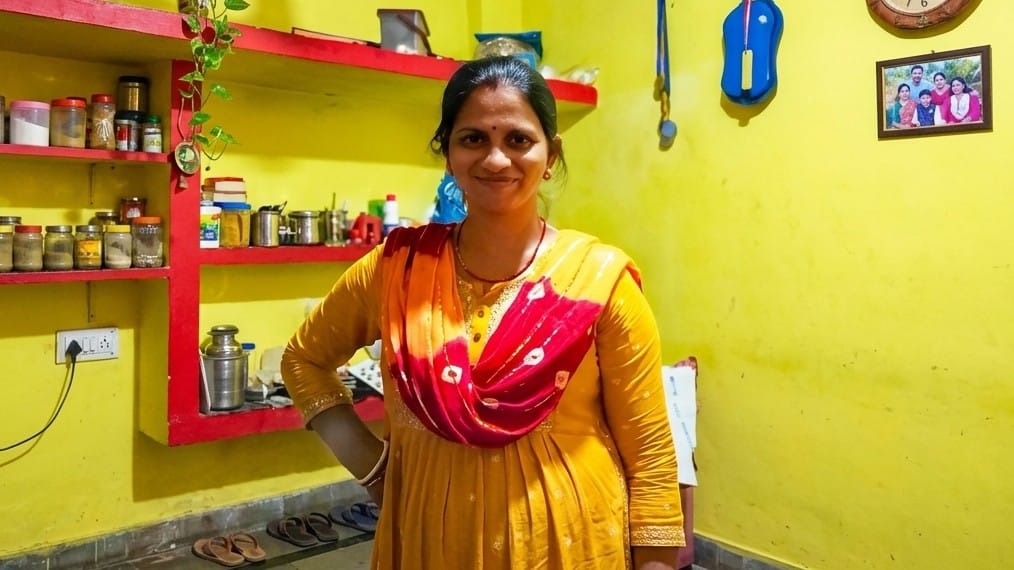 Woman Out for Gas KYC Dies in Saharsa Hospital Two Youths Flee Leaving Body Behind