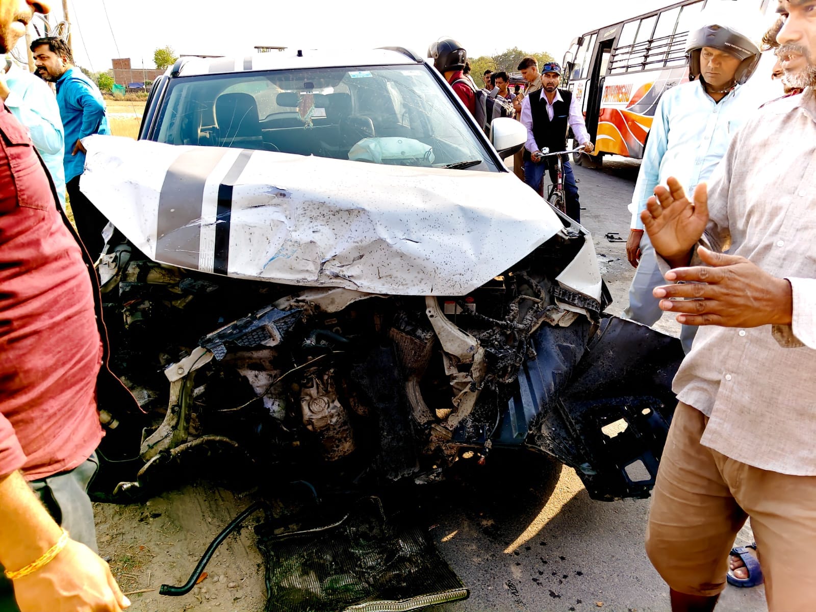 Three vehicles collided, the car overturned in a ditch