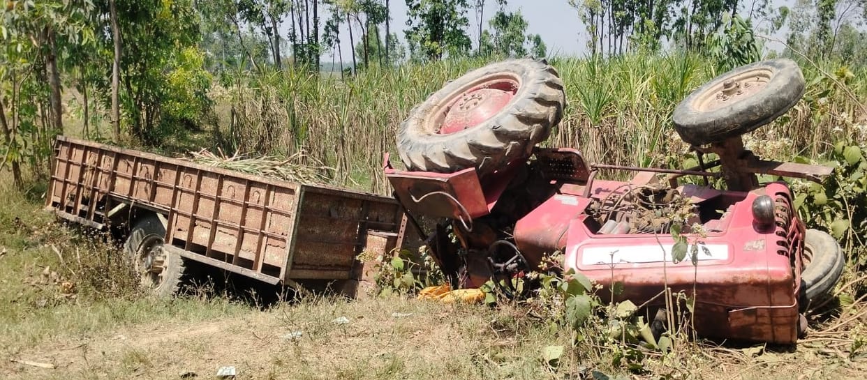 Bike Crashes into Pole: Uncle Dies, Nephew Injured