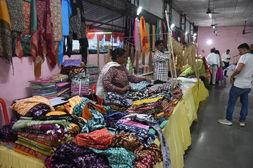 Garments featuring herbal prints grabbed attention.