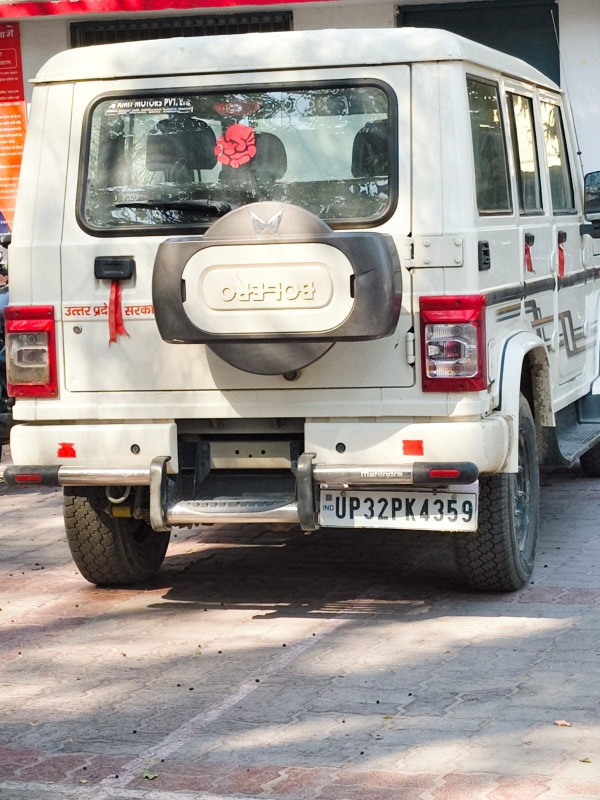 SUV climbs over divider, crushes sleeping labourer