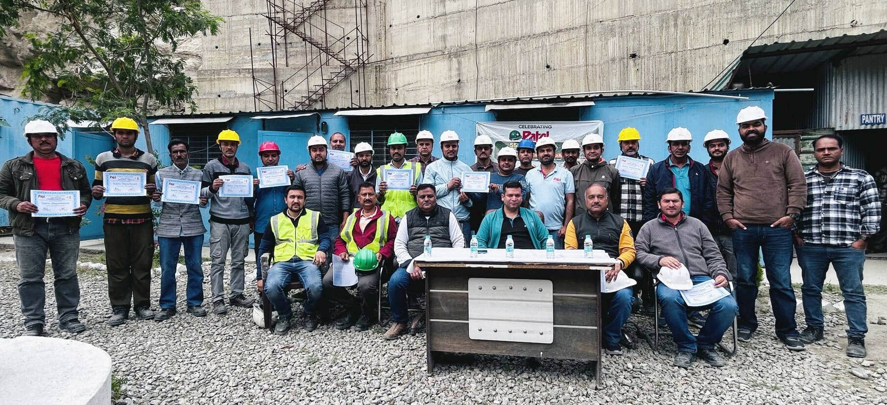 पटेल इंजीनियरिंग लूहरी हाइड्रो इलेक्ट्रिक प्रोजेक्ट में मनाए गए सेफ्टी माह में भाग लेने वाले का