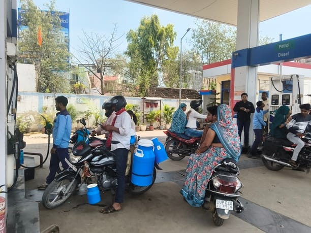 As rumors spread, people arrived with jerrycans and drums; two pumps ran out of fuel, while one had low stock.