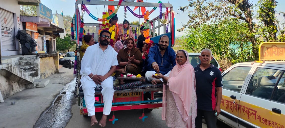 A procession was taken out in Rishikesh on Ram Navami, chanting Jai Shri Ram.
