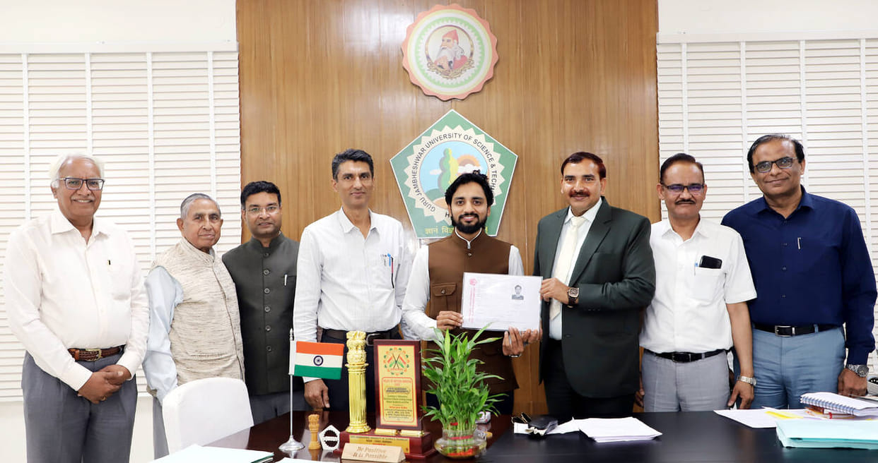 GJU student Ashish secured the first rank in the country in GATE.