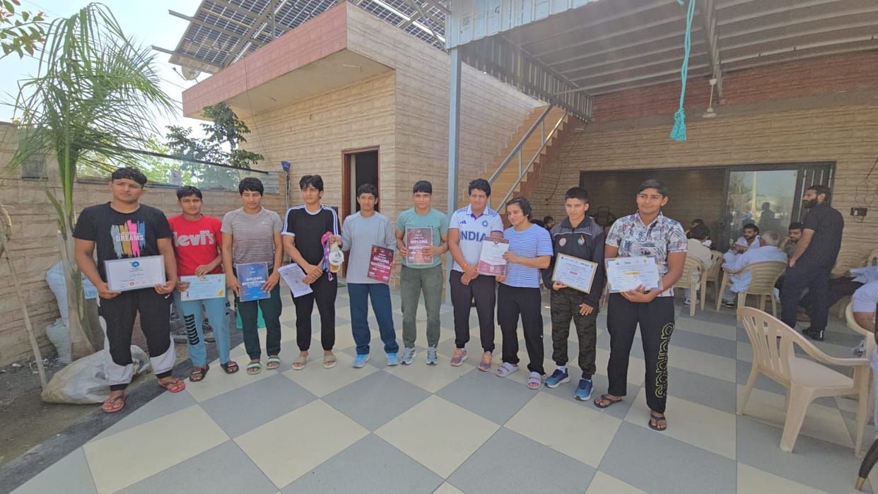 Wrestling players did not receive cash awards, issue raised in meeting
