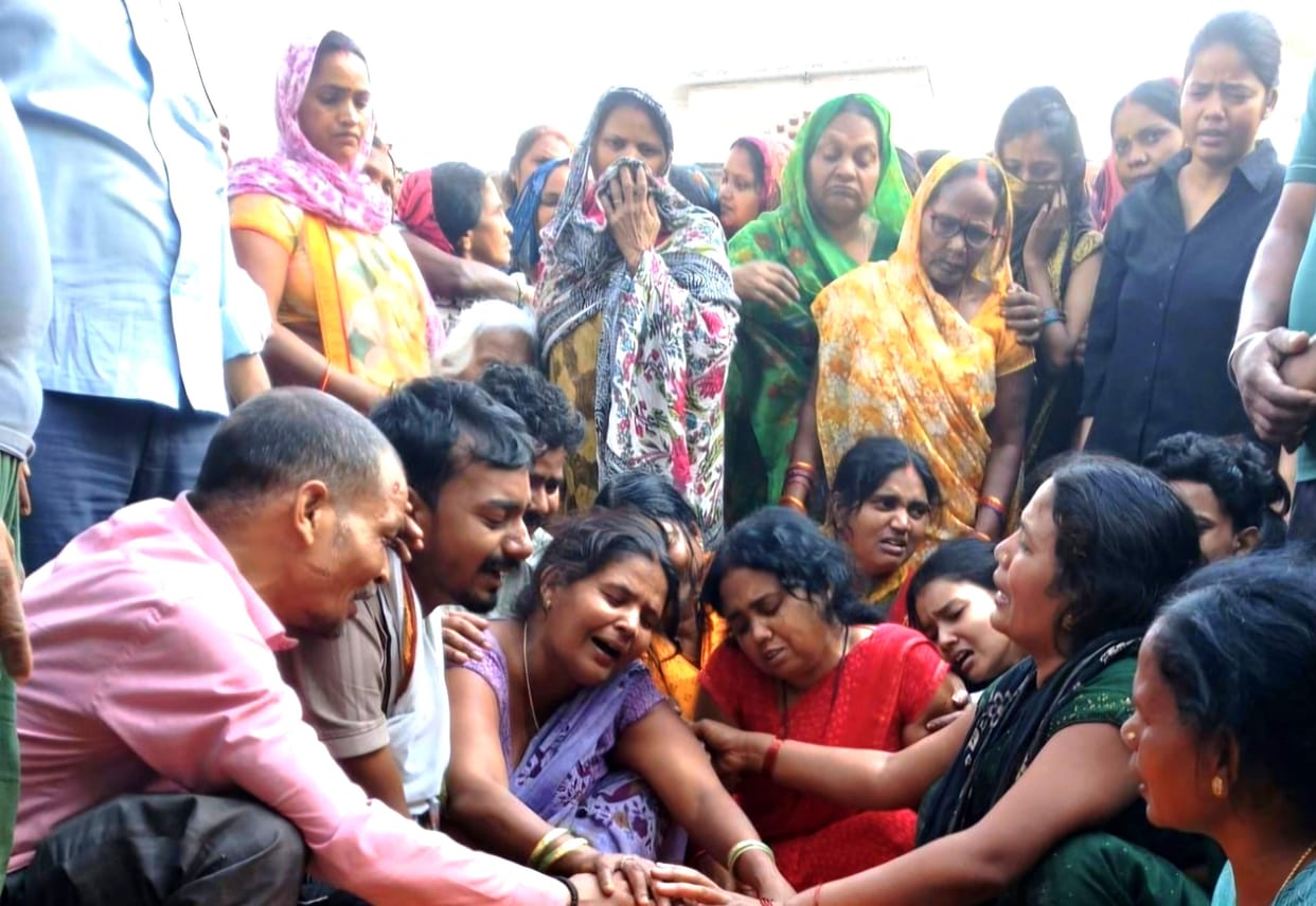 Azamgarh truck driver burnt alive in road accident