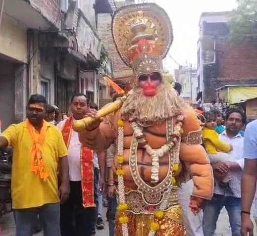 अतरौलिया में श्रीराम नवमी पर निकाली गई झांकी में हनुमान जी की झांकी। संवाद