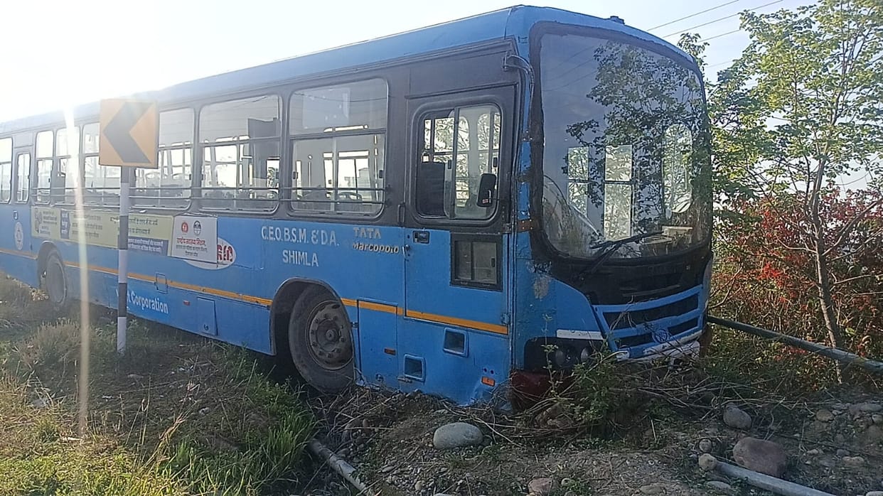 HRTC bus goes out of control on Bilaspur-Dharamshala route