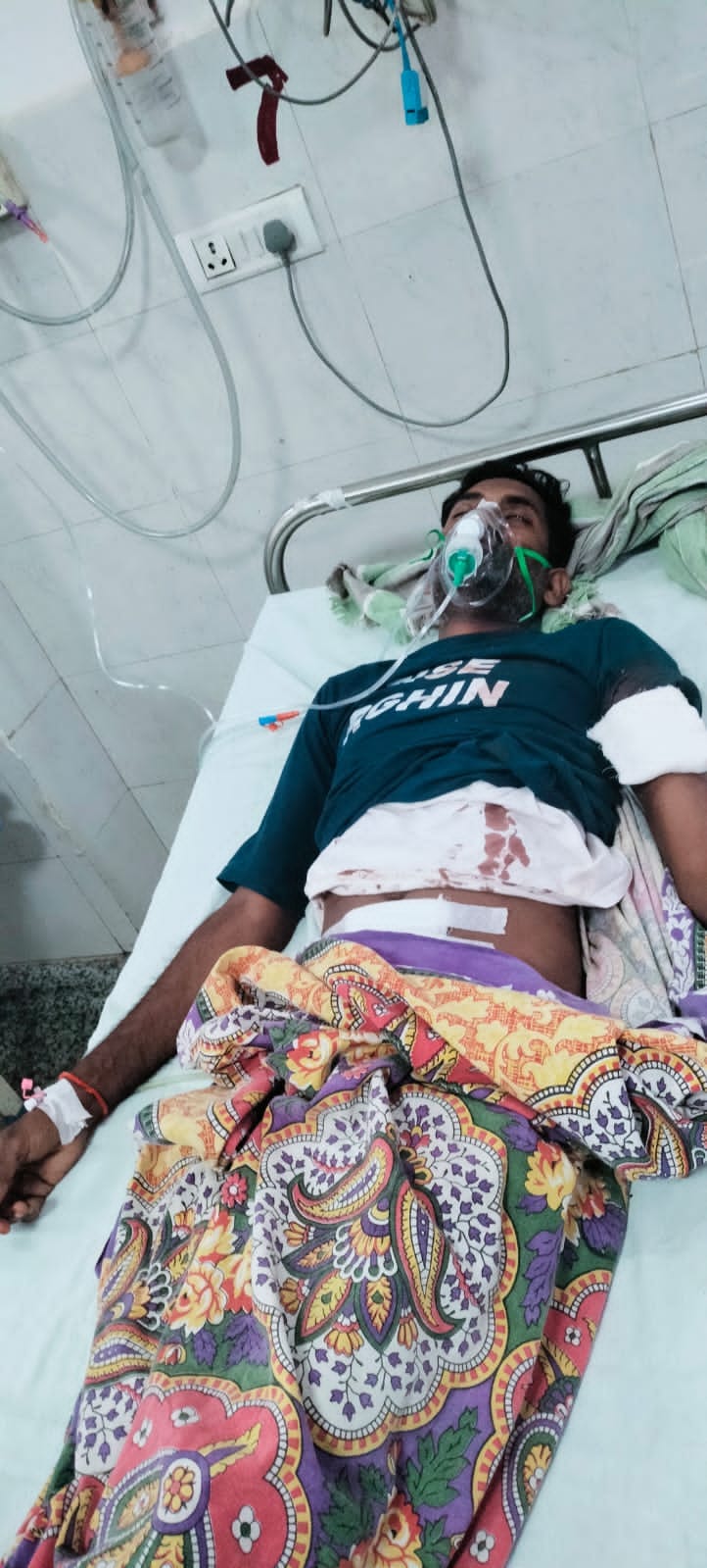 Youth stabbed over old enmity; FIR registered.