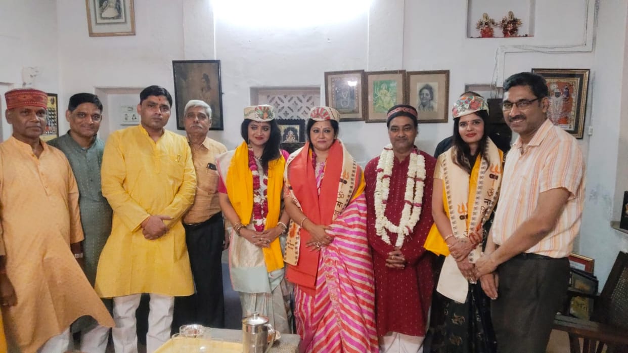 Nitya Pathak received a civic reception in Kashi