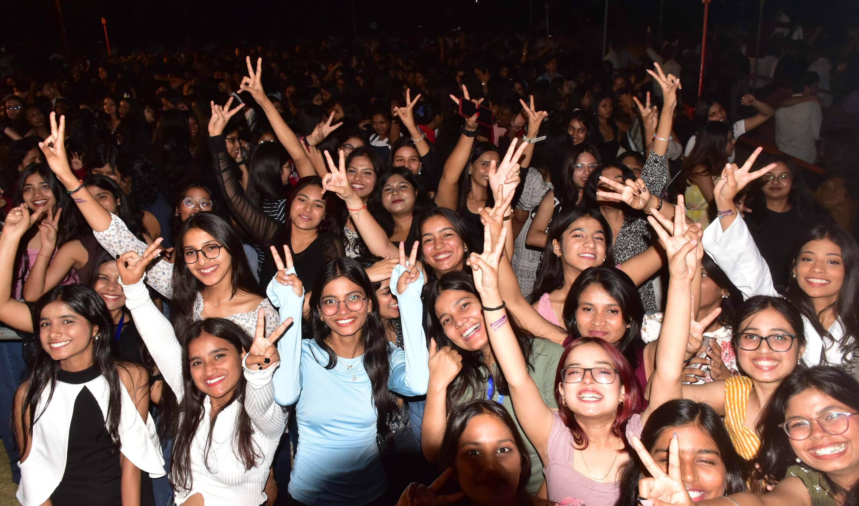 एमएमएमयूटी में आयोजित अभ्युदय कार्यक्रम में प्रतिभाग करती छात्राएं। 