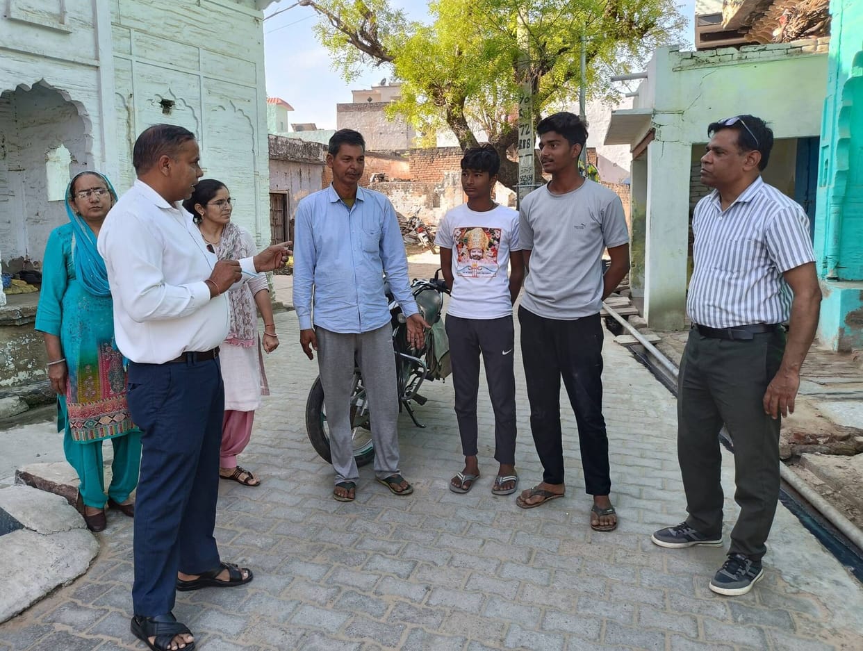 Teams of teachers went door-to-door to increase enrollment in government schools.