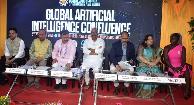 गोरखपुर विश्वविद्यालय में आयोजित कार्यक्रम के दौरान उद्यान मंत्री दिनेश प्रताप सिंह व अन्य। 