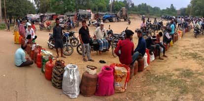 Crisis for Street Vendors in Delhi and They Have Switched Trades Now Adopting ‘No-Gas’ Business Model