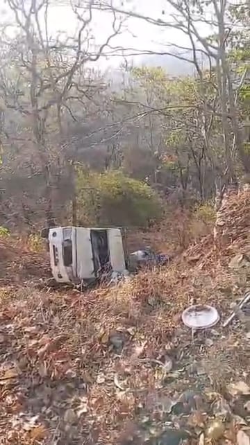 Ten people injured after catering vehicle falls into 15 feet ditch in Kabirdham