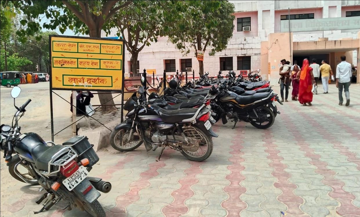 Even after the stand, vehicles are parked from the emergency to outside the OPD room.