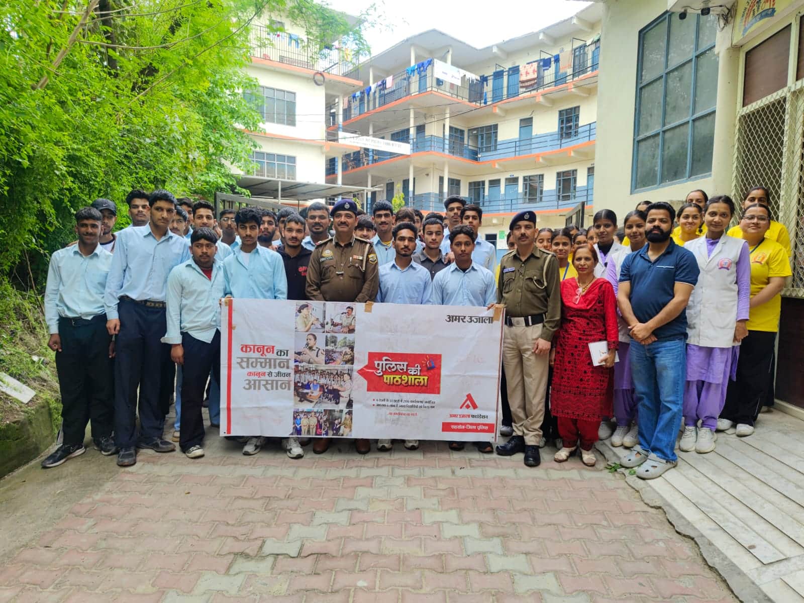 जीवन ज्योति नर्सिंग कॉलेज चांदपुर में आयोजित पुलिस की पाठशाला कार्यक्रम में भाग लेने वाले प्रशि