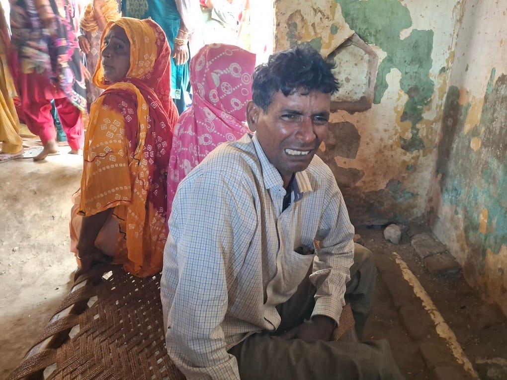 Jandhedi is drowned in grief due to the death of his cousins