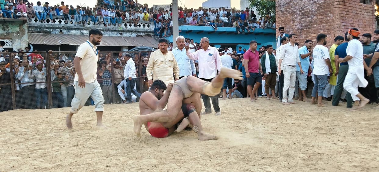 The final wrestling match for Rs 1 lakh ended in a draw.