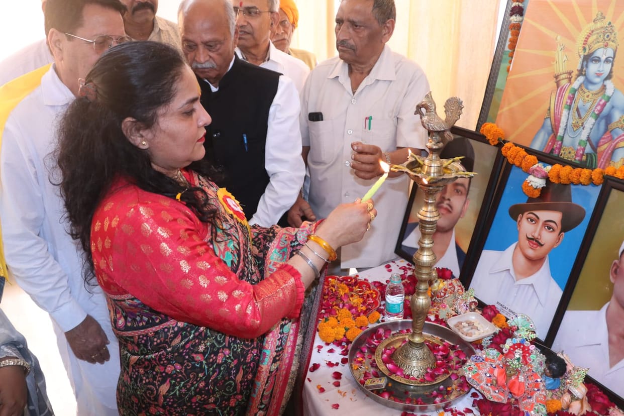 An evening in the name of martyrs... poets presented their Kalam