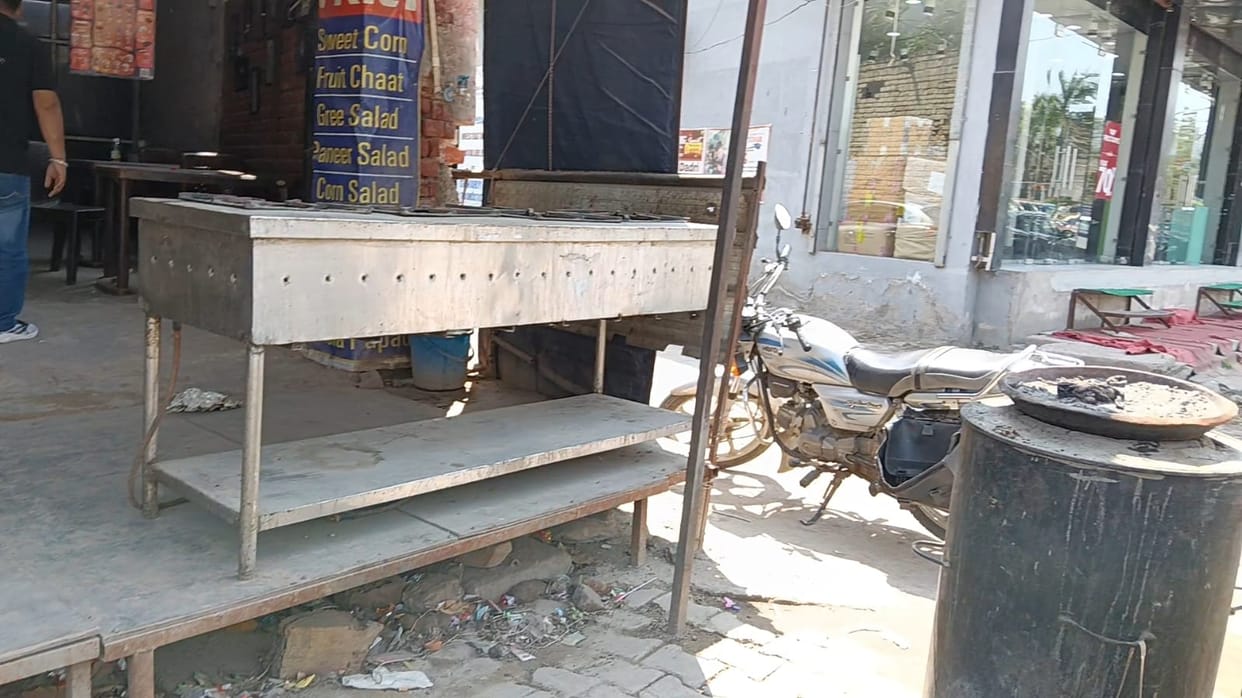 Commercial cylinders are not being supplied, food shops are on the verge of closure.