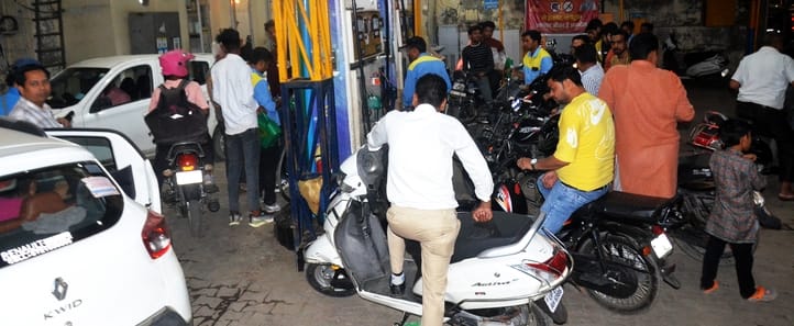 The Fire of Rumors... Diesel and Petrol Sales Triple in the District; Administration on Alert