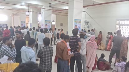 आजमगढ़ के अस्पतालों में बढ़े मरीज।