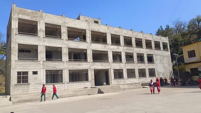 Sirmour News: विकास कार्यों के लिए बजट आवंटन पर जड़े भेदभाव के आरोप education budget not properly distributed in ponta giripaar