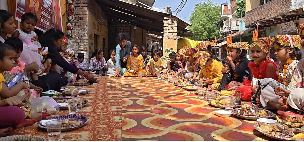 The fast was broken after worshipping the girls and Siddhidatri was prayed for happiness and prosperity.