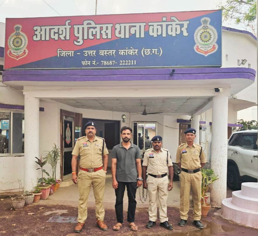 पुलिस की गिरफ्त में आरोपी