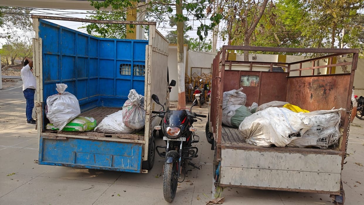 Four people, including two minors, were arrested for stealing electrical equipment from sparsely populated settlements.