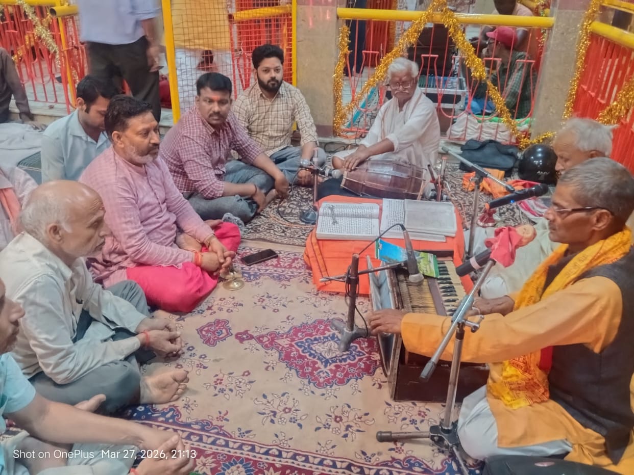Raghurai was born in Awadh, congratulations are being played... devotees danced in the bhajan evening.