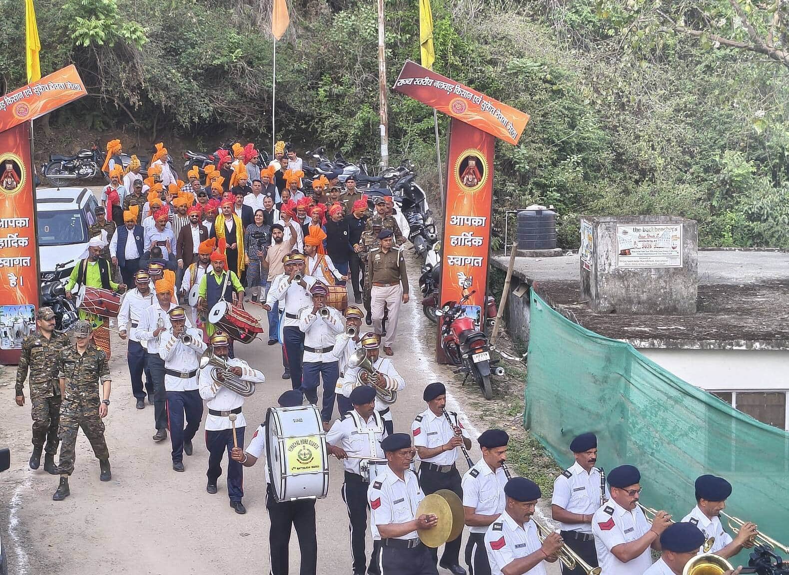 राज्य स्तरीय नलवाड़ किसान मेला सुंदरनगर के समापन अवसर पर निकाली गई पारंपरिक शोभायात्रा । स्रोत 