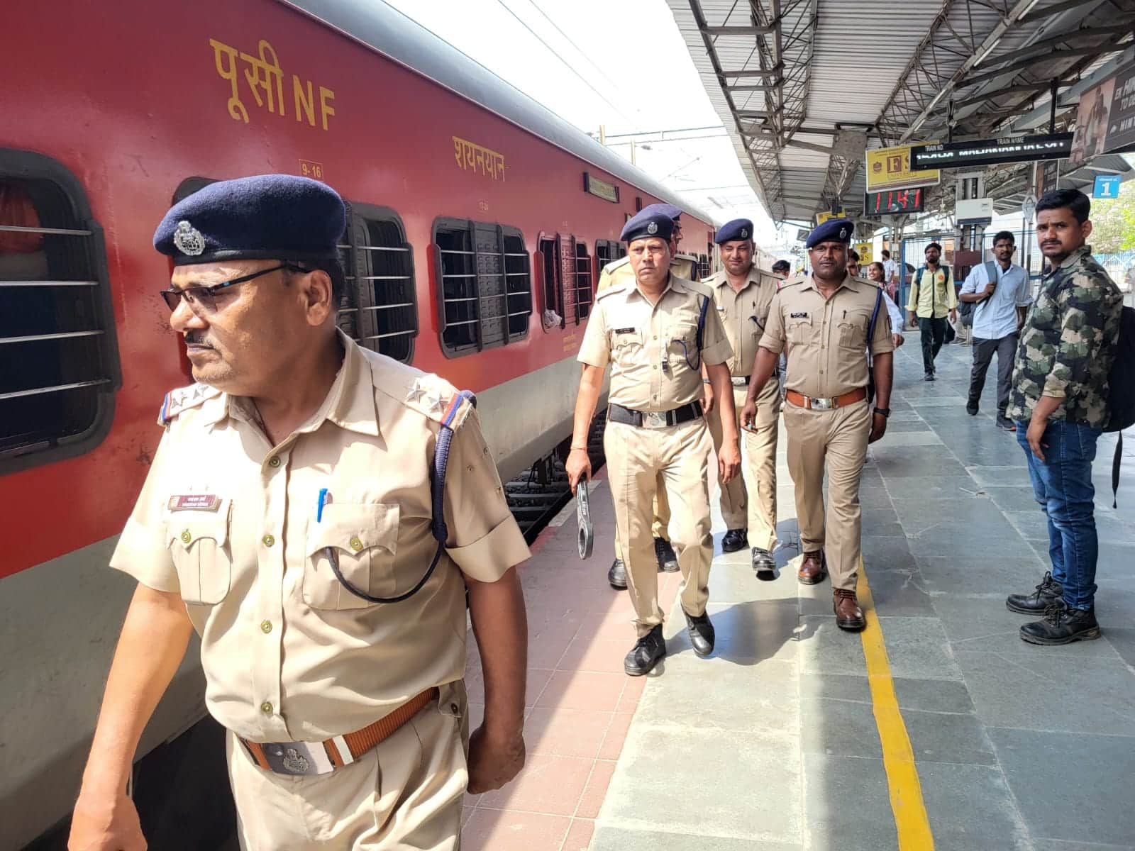 रेलवे स्टेशन पर निरीक्षण करते आरपीएफ जवान। विभाग स्रोत