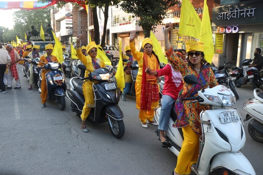 Chants of "Jai Shri Ram" continued to reverberate throughout the procession