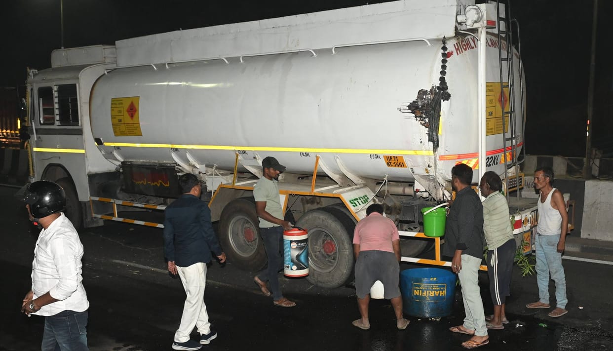 A tanker collided with a dumper on the highway, damaging it, leading to a petrol loot and traffic jam.
