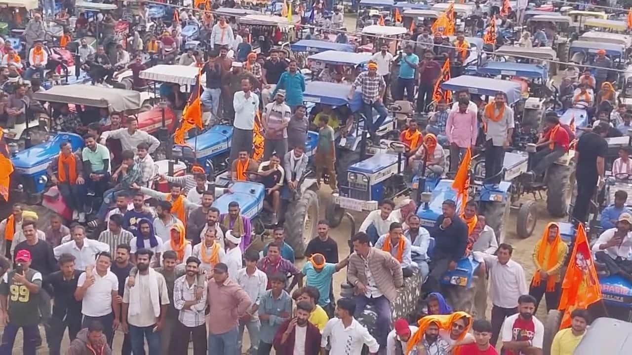 ट्रैक्टर चालकों का रैली निकालकर जोरदार प्रदर्शन, इस दौरान भाजपा नेता राकेश पठानिया भी समर्थन मे